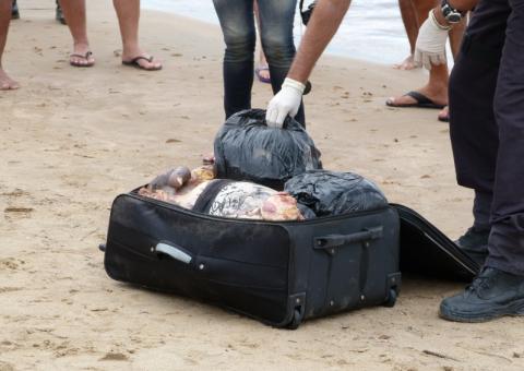 Mala boia no Rio Negro com dois corpos decapitados e a cabeça de Frankezinho